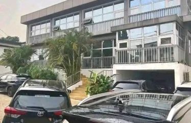 ABIDJAN COCODY : Maison triplex 14 pièces à vendre