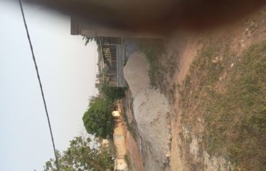 ABIDJAN ABOBO : Vente de terrain avec battisse 3 pièces