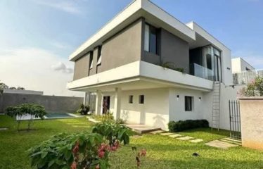ABIDJAN COCODY : Villa duplex moderne à louer avec piscine