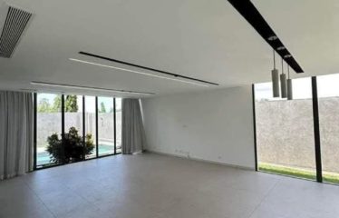 ABIDJAN COCODY : Villa duplex moderne à louer avec piscine