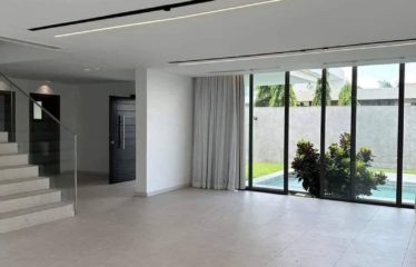 ABIDJAN COCODY : Villa duplex moderne à louer avec piscine