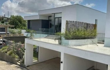 ABIDJAN COCODY : Villa duplex moderne à louer avec piscine