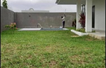 ABIDJAN COCODY : Villa duplex moderne à louer avec piscine