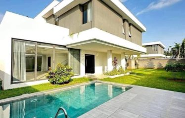 ABIDJAN COCODY : Villa duplex moderne à louer avec piscine