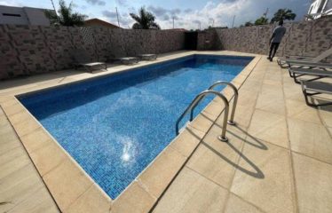ABIDJAN COCODY : Villa duplex 5 pièces à louer avec piscine commune