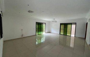 ABIDJAN COCODY : Villa duplex 5 pièces à louer avec piscine commune