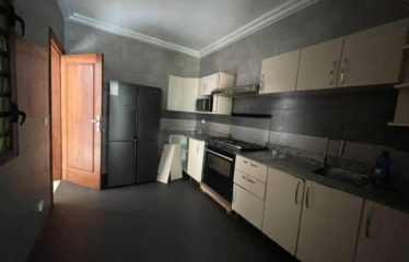 ABIDJAN COCODY : Villa duplex 5 pièces à louer avec piscine commune