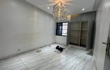 ABIDJAN COCODY : Villa basse de 05 pièces plus une dépendance Riviera cité les coteaux à vendre