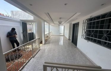 ABIDJAN COCODY : Villa basse de 05 pièces plus une dépendance Riviera cité les coteaux à vendre