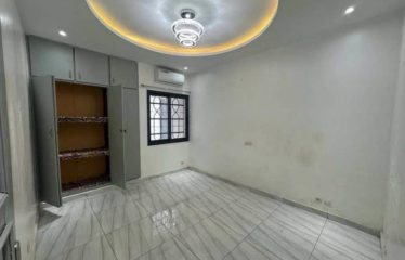 ABIDJAN COCODY : Villa basse de 05 pièces plus une dépendance Riviera cité les coteaux à vendre