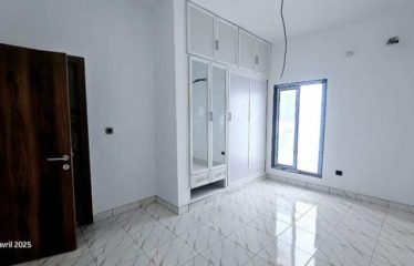ABIDJAN COCODY : Villa triplex RIVIERA 4 N’BADON à vendre
