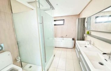 ABIDJAN COCODY : Villa de 10 pièces en vente à la Riviera M’Badon