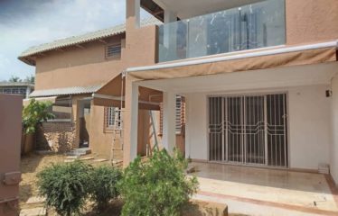 ABIDJAN COCODY : Villa duplex 5 pièces à louer