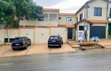 ABIDJAN COCODY : Maison à vendre de 9 chambres et 6 salles de bain