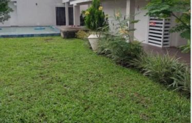 ABIDJAN COCODY : Villa basse moderne à louer avec piscine