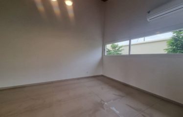 ABIDJAN COCODY : Villa basse moderne à louer avec piscine