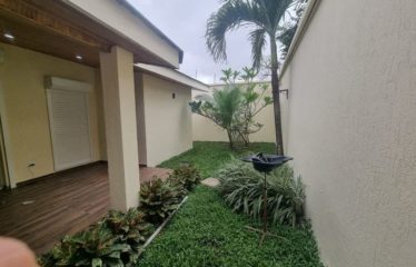 ABIDJAN COCODY : Villa basse moderne à louer avec piscine