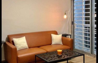 ABIDJAN COCODY : Studio meublé à louer niché au 2ᵉ étage d’un immeuble calme