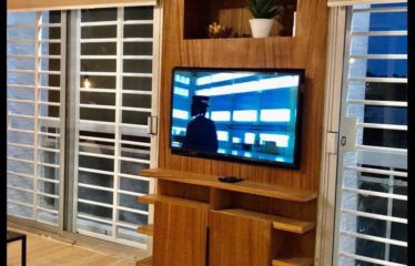 ABIDJAN COCODY : Studio meublé à louer niché au 2ᵉ étage d’un immeuble calme