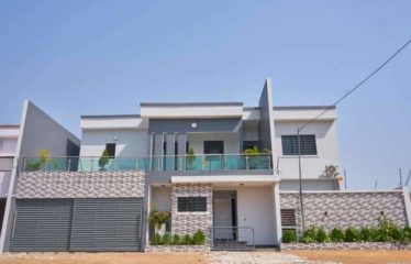 ABIDJAN PORT-BOUËT : Vente de villa Duplex de 8 pièces avec piscine Bassam