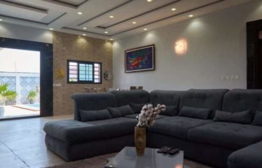 ABIDJAN PORT-BOUËT : Vente de villa Duplex de 8 pièces avec piscine Bassam