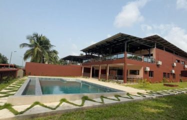 ASSINIE : Villa en vente en bordure de lagune pieds dans l’eau