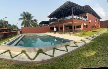 ASSINIE : Villa en vente en bordure de lagune pieds dans l’eau