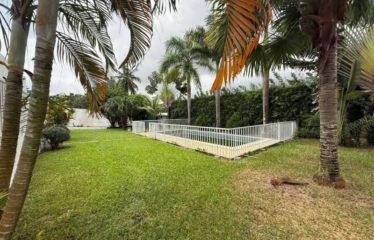 ABIDJAN COCODY : Villa 8 Pièces rénovée à louer Cocody Mermoz