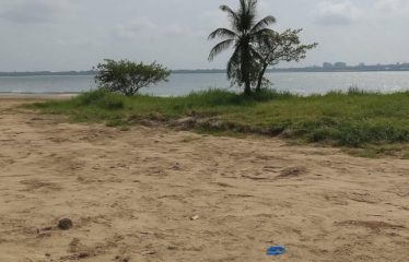 ABIDJAN COCODY : Terrain à vendre pieds dans l’eau à Riviera Golf