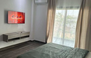 ABIDJAN COCODY : Appartement meublé 3 pièces au quatrième étage à louer