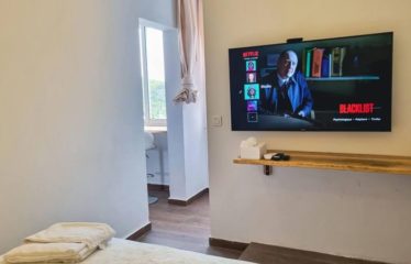 ABIDJAN PLATEAU : Studio rénové au cœur du Plateau à louer meublé