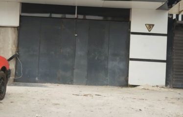 ABIDJAN MARCORY : Location magasin avec mezzanine 400m2 – Boulevard de Marseille