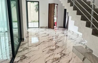 ABIDJAN ANGRÉ : Magnifique villa duplex 5 pièces à louer