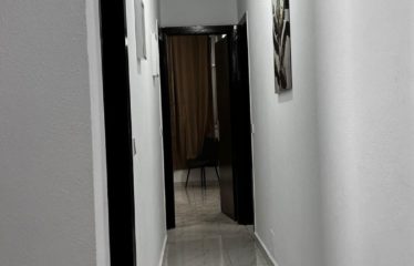 ABIDJAN COCODY : Appartement meublé 4 pièces à louer – Immeuble KINKINE