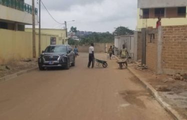 ABIDJAN COCODY : Terrain clôturé de 1000 m2 à vendre – Riviera M’Badon