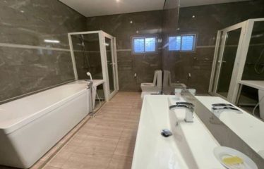 ABIDJAN COCODY : Villa Duplex 6 Pièces avec Piscine & Jardin à louer
