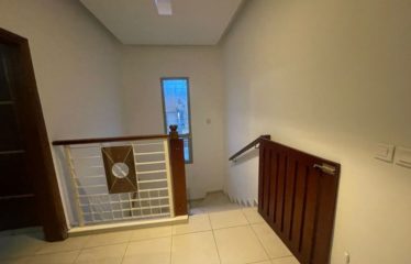 ABIDJAN COCODY : Villa Duplex 6 Pièces avec Piscine & Jardin à louer