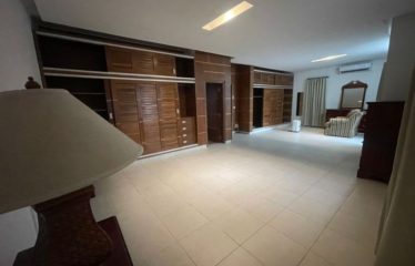 ABIDJAN COCODY : Villa Duplex 6 Pièces avec Piscine & Jardin à louer