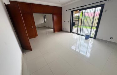 ABIDJAN COCODY : Villa duplex 6 pièces à louer – Riviera Attoban