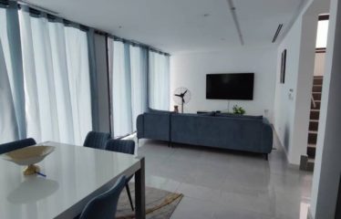 ABIDJAN COCODY : Villa duplex meublée à louer – 5 pièces