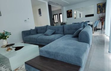 ABIDJAN COCODY : Villa duplex meublée à louer – 5 pièces