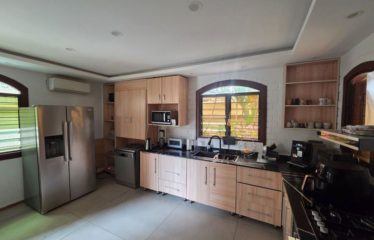 ABIDJAN COCODY : Villa duplex avec piscine à louer – RIVIERA