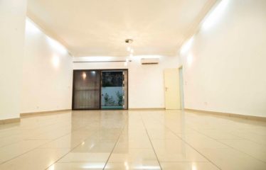 ABIDJAN COCODY : Villa Basse 5 Pièces avec Piscine à louer