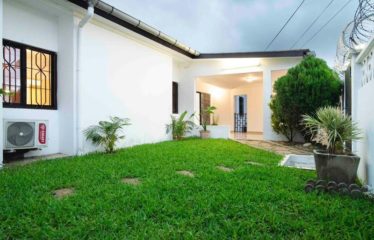 ABIDJAN COCODY : Villa Basse 5 Pièces avec Piscine à louer