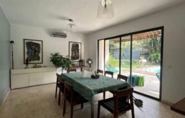 ABIDJAN COCODY : Villa basse 5 pièces avec piscine en location – Riviera Ambassades