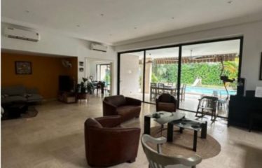 ABIDJAN COCODY : Villa basse 5 pièces avec piscine en location – Riviera Ambassades