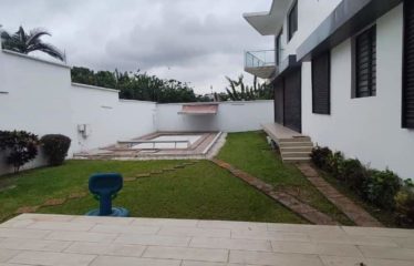 ABIDJAN COCODY : Villa souplex 10 pièces à louer