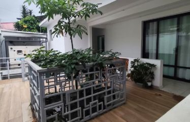 ABIDJAN COCODY : Villa souplex 10 pièces à louer