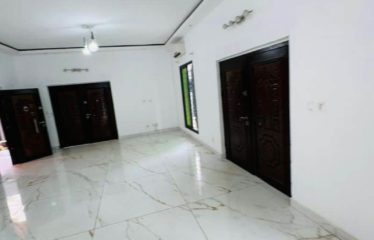 ABIDJAN COCODY : Villa duplex avec dépendances à louer