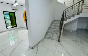 ABIDJAN COCODY : Villa duplex avec dépendances à louer